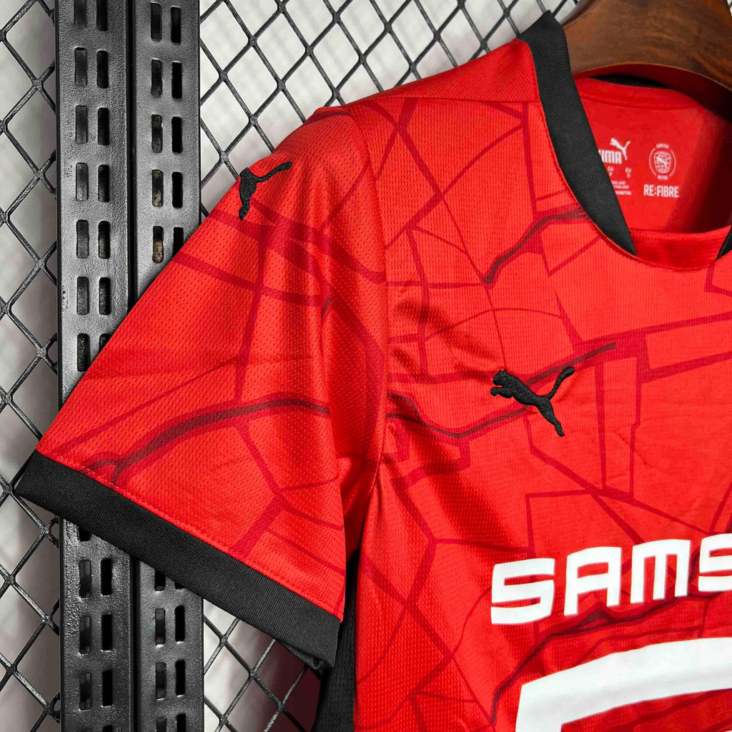 Maillot Rennes 2024-25 Le 12 -ème Maillot, maillot de football avec logo et design officiel, vue de face.