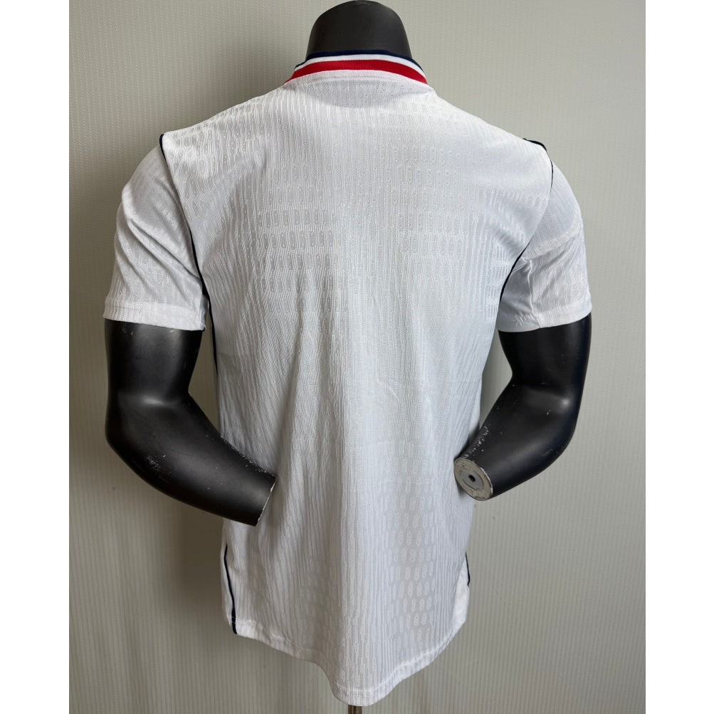 Maillot blanc France 25/26 pour joueur, marque Le 12 -ème Maillot, vue de face avec logo et détails du maillot spécial.