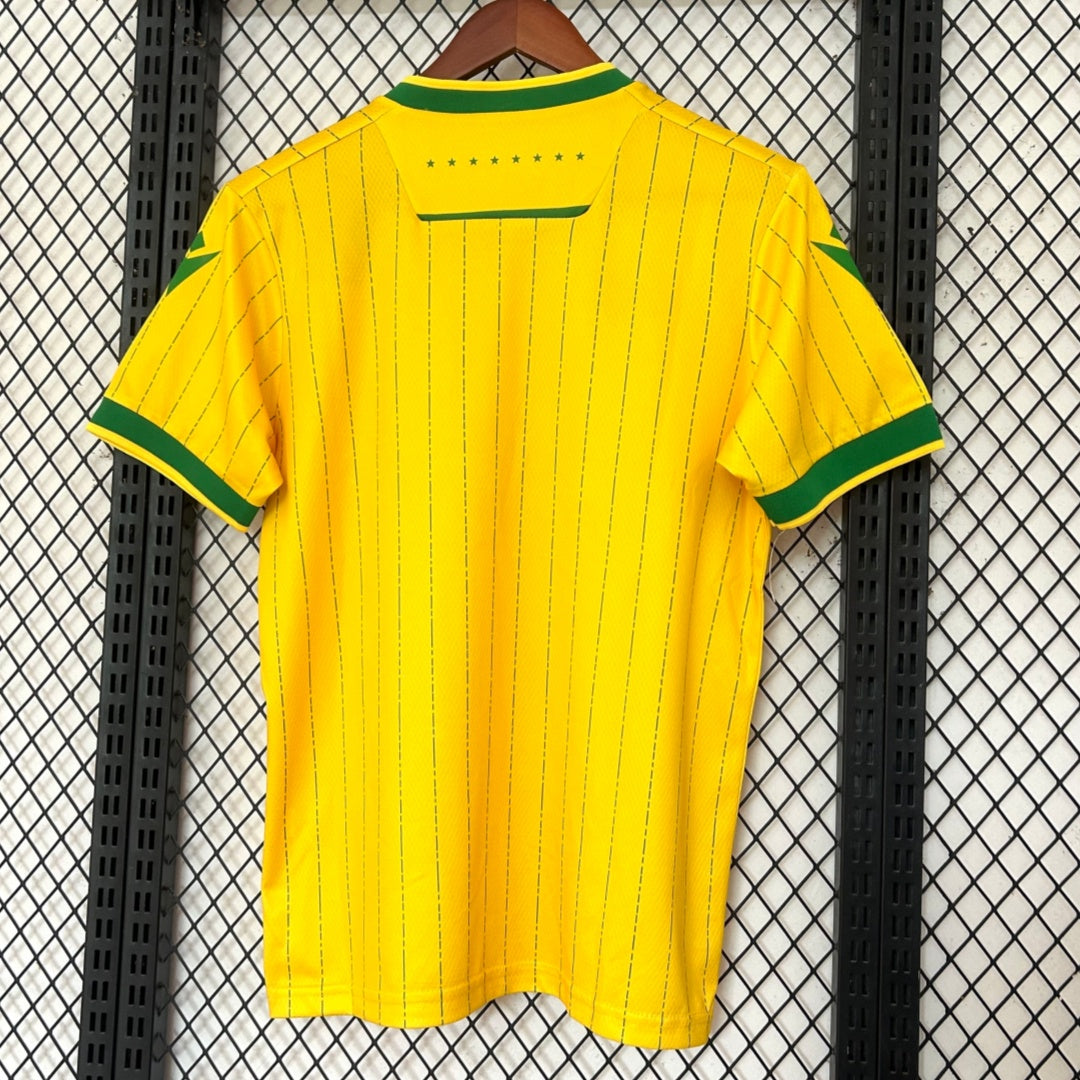 Maillot domicile Nantes 25/26 de Le 12 -ème Maillot, maillot de football avec le logo et les détails de l'équipe.