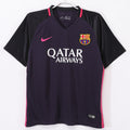 Maillot extérieur rétro 2016-2017 du FC Barcelone, Le 12ème Maillot, vue de face avec logo et détails traditionnels.