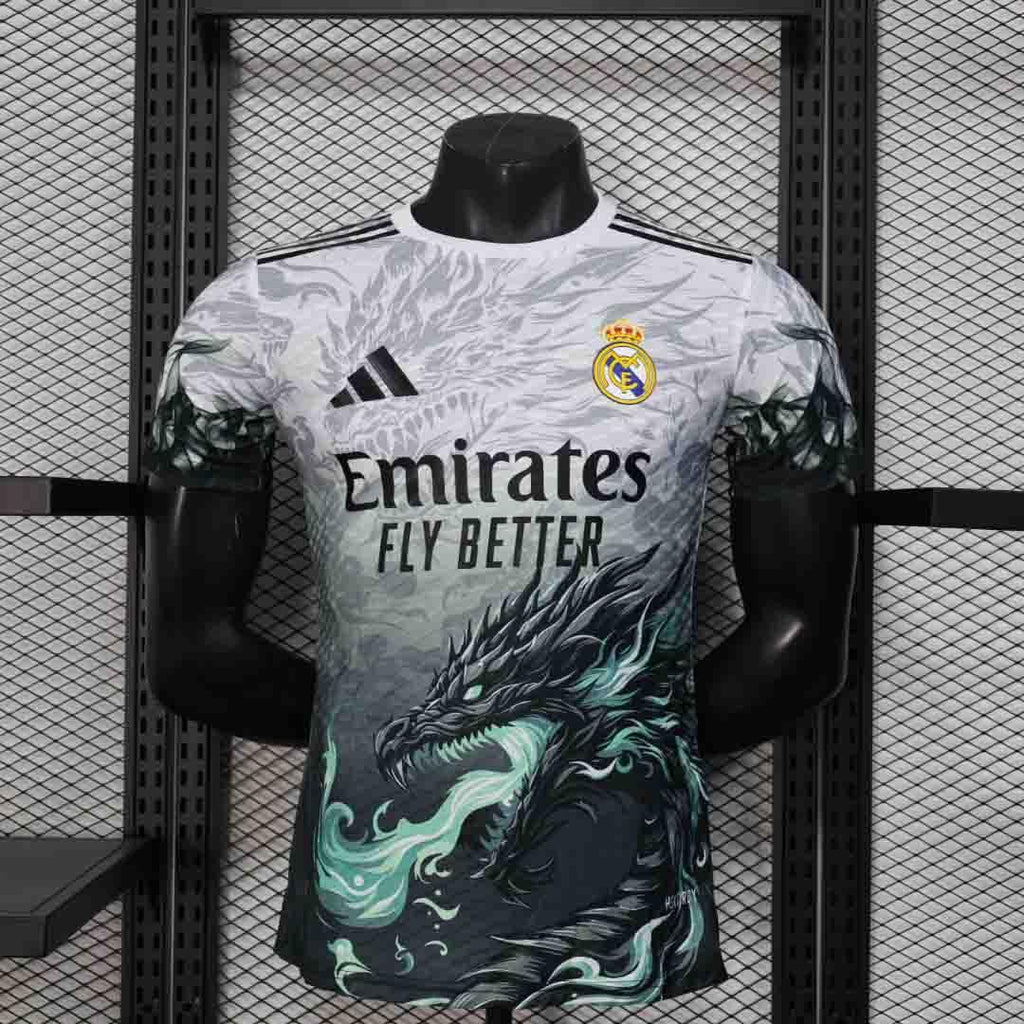 Maillot concept Real Madrid 2025-26, maillot de football Le 12 -ème Maillot, blanc avec détails graphiques modernes.