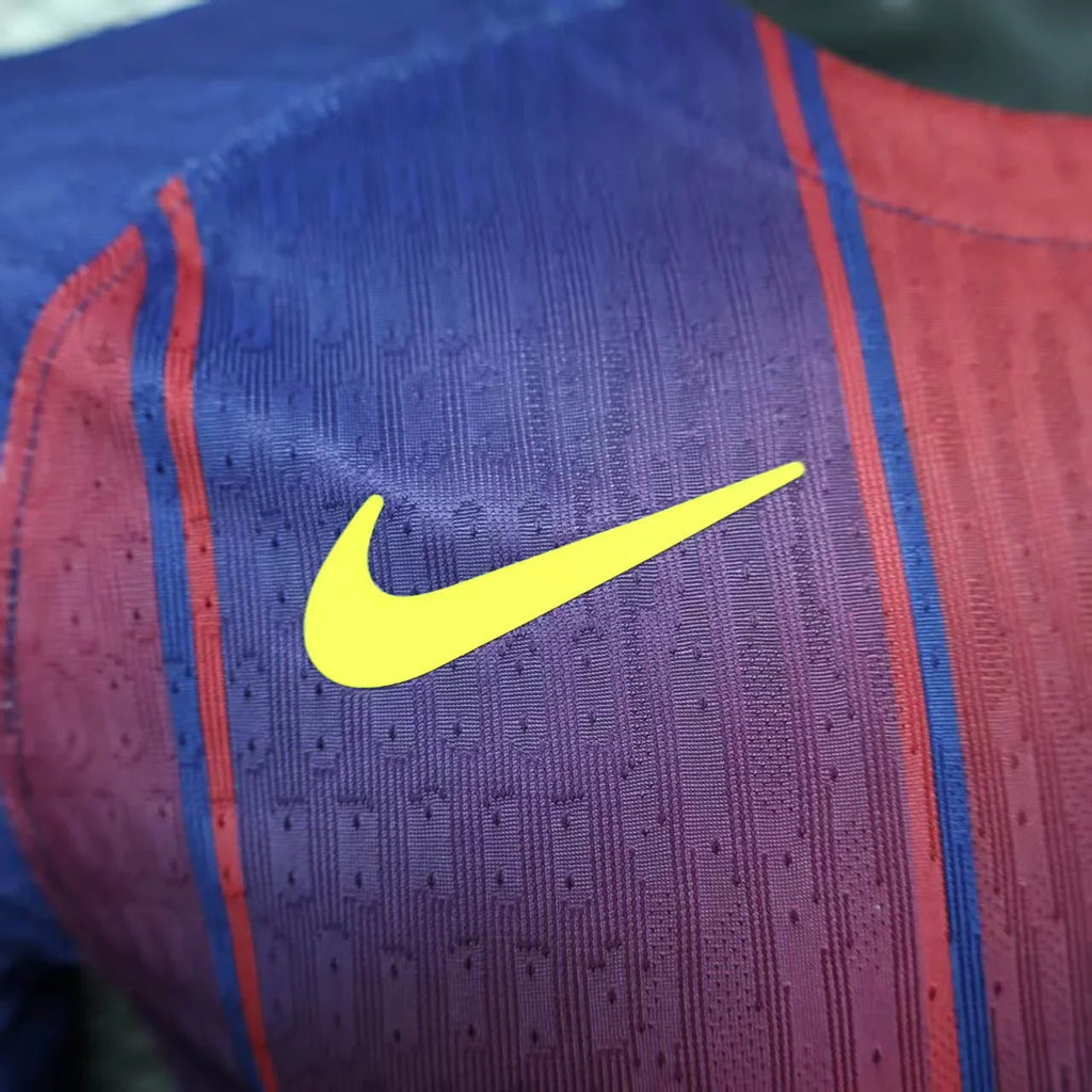 Maillot FC Barcelone 2025/26 Le 12 -ème Maillot, vue de face avec logo et détails du maillot de football.