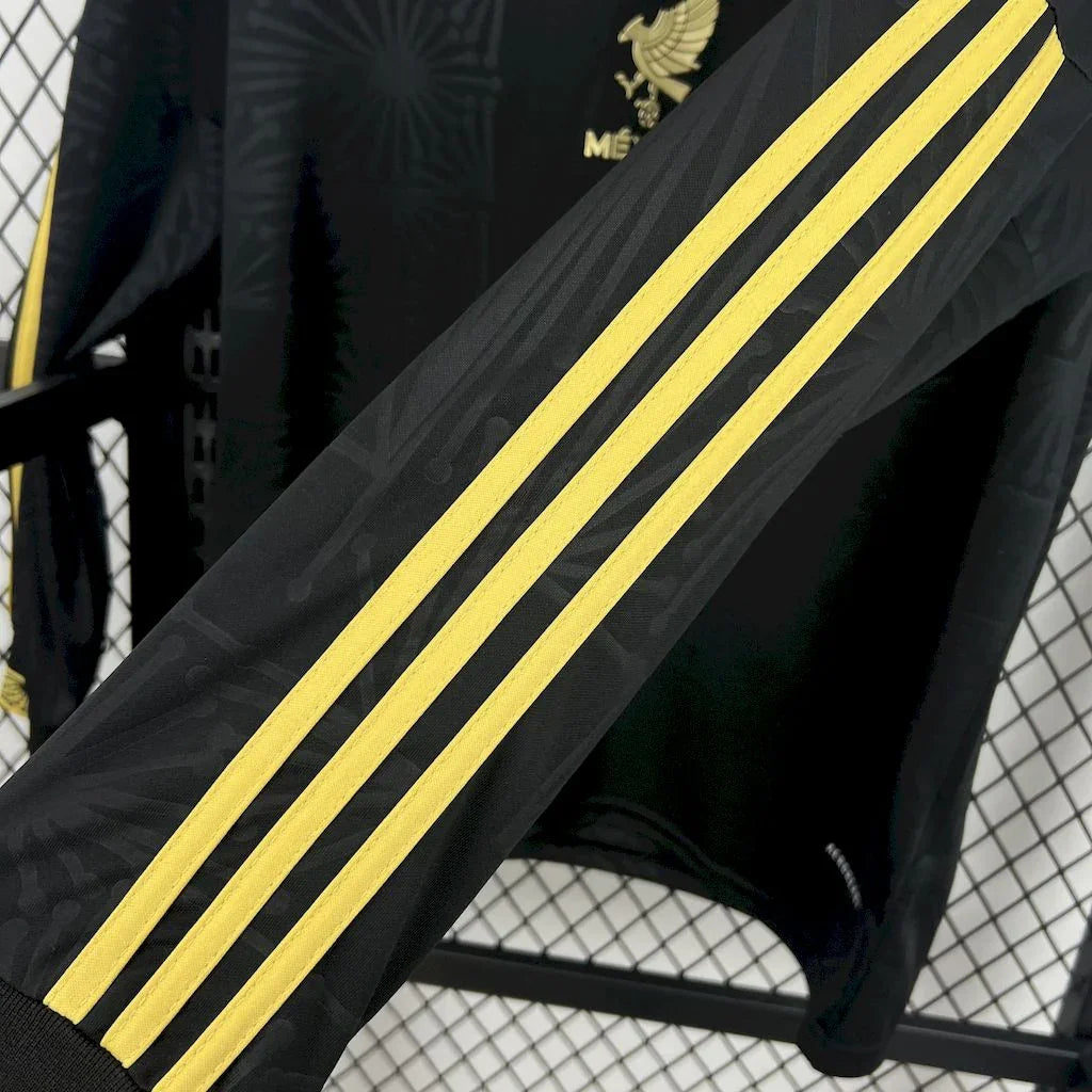 Maillot de football à manches longues Mexique 2025, marque Le 12 -ème Maillot, design concept avec logo et motifs colorés.