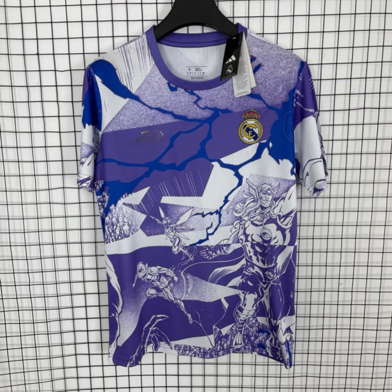 Maillot de football violet Real Madrid 25/26, marque Le 12 -ème Maillot, détail du design sur le maillot.