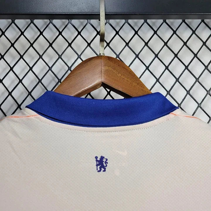 Maillot extérieur Chelsea 2024/25 Le 12 -ème Maillot, maillot de football avec logo et design officiel en vue de l'équipe.