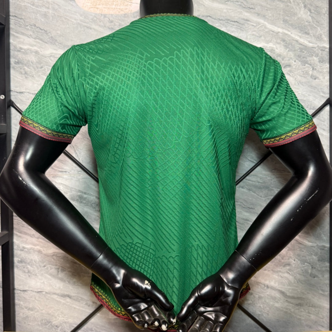 Maillot de football Mali vert pour joueur 25/26, marque Le 12 -ème Maillot, vue de face avec détails des logos et numéros