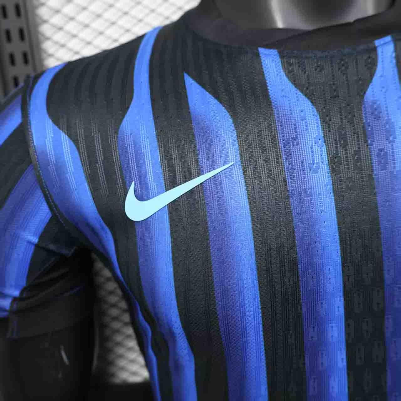 Maillot de football Inter Milan 2025-26 Le 12 -ème Maillot, maillot officiel avec logo et design moderne, vue de face