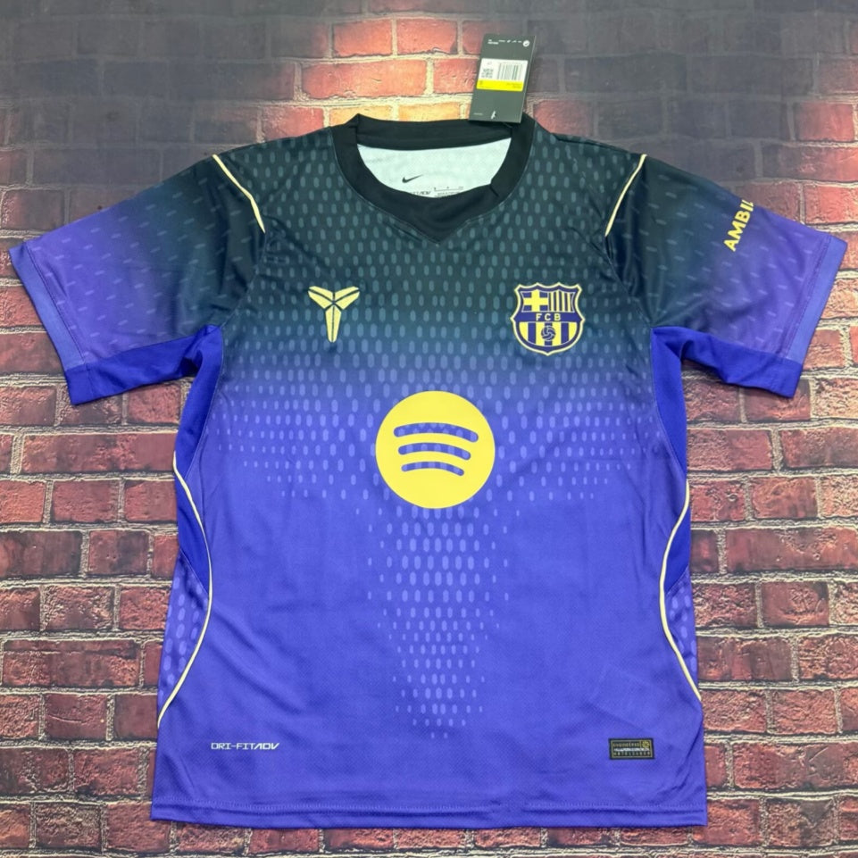 Maillot de football Barcelone 2024/2025 violet Le 12-ème, maillot officiel de l'équipe, vue de face avec logo et détails colorés