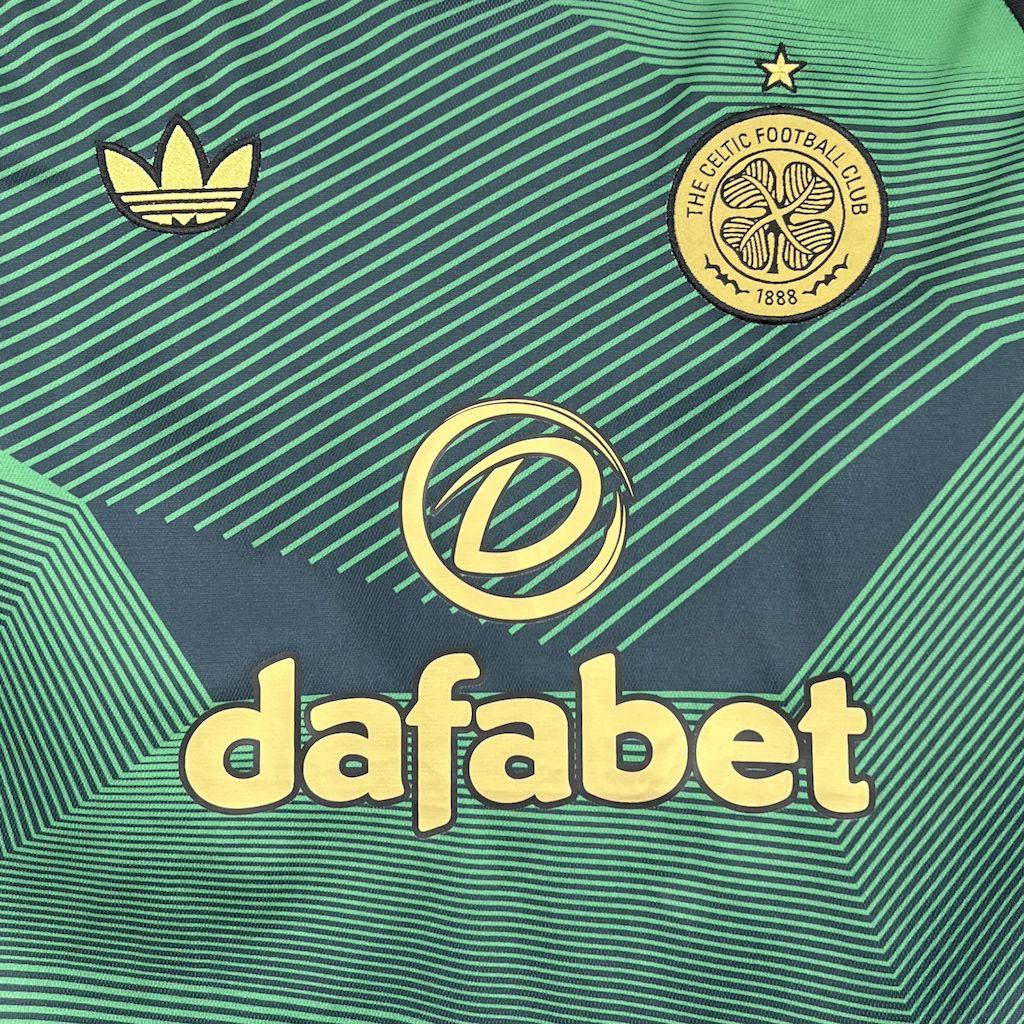 Maillot Celtic concept 2025-26 de Le 12 -ème Maillot, design innovant avec logo et couleurs traditionnelles.