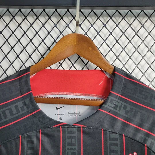 Maillot Liverpool LeBron James 2023, maillot officiel de basketball avec logo et numéros, fabriqué par Le 12 -ème Maillot.