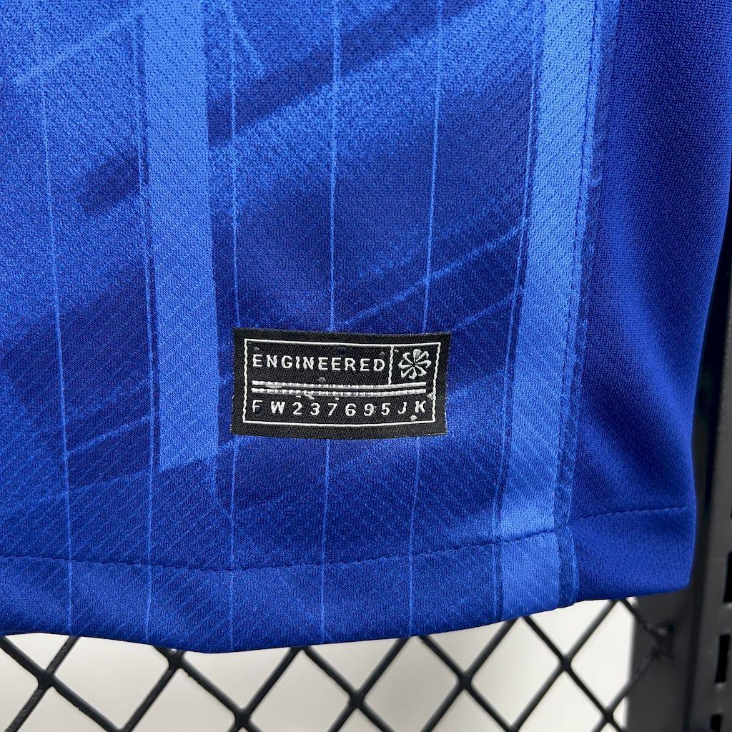Maillot Chelsea sans manches 2025-26 de la marque Le 12 -ème Maillot, vue avant, design sportif et logo visible.