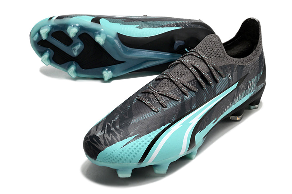Crampons Ultra Ultimate FG Le 12 -ème Maillot pour football, semelles avec pointes en acier pour meilleure adhérence sur le terrain.