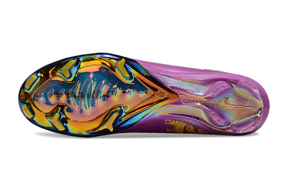Crampons Mercurial Vapor 16 Elite XXV de Le 12 -ème Maillot, vue détaillée avec pointes en métal et semelle en caoutchouc.