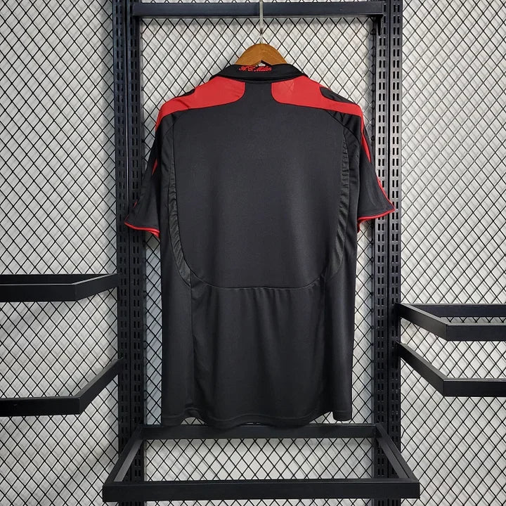 Maillot rétro AC Milan 2007-2008 de Le 12-ème Maillot, maillot de football avec logo et détails historiques de l'équipe.