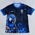 Maillot de football Brésil 25/26 de la marque Le 12 -ème Maillot, bleu avec motif oiseau spécial, vue frontale.