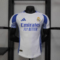 Maillot concept du Real Madrid 2025-26 de la marque Le 12 -ème Maillot, vue de face avec le logo du club et design moderne.