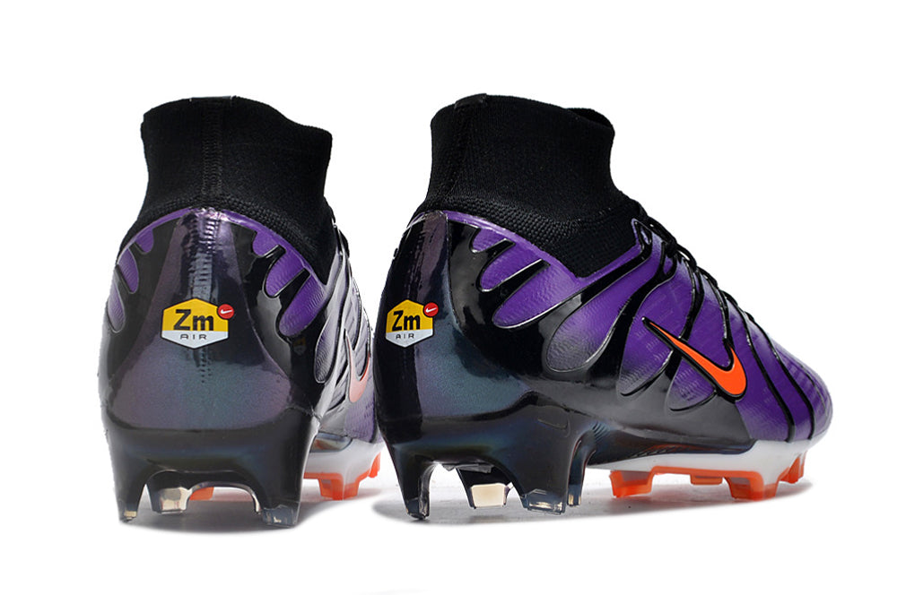 Crampons Nike Mercurial Superfly IX Elite FG TN, chaussures de football avec semelles à crampons en gros plan.