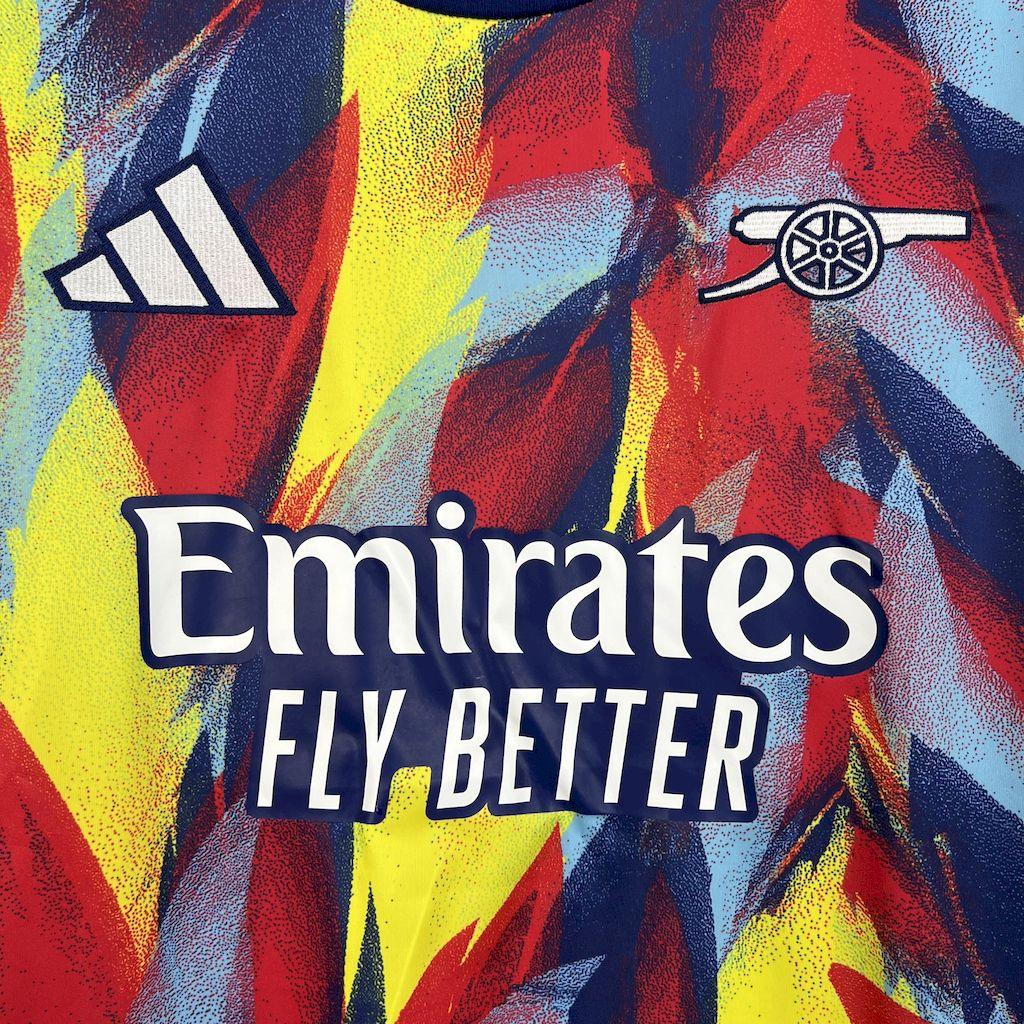 Maillot d'entraînement Arsenal 2025-26 de la marque Le 12-ème Maillot, avec logo et détails sportifs visibles.