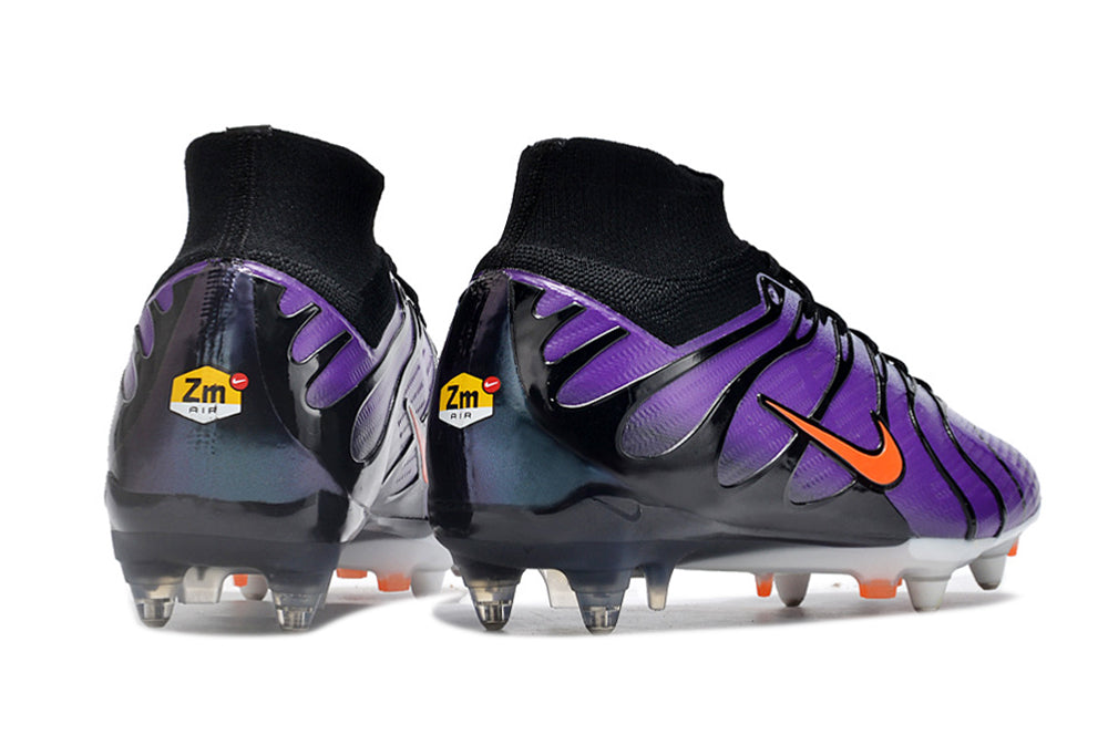 Crampons Mercurial Superfly IX Elite de Le 12 -ème Maillot, vue de détail avec pointes en métal pour football.