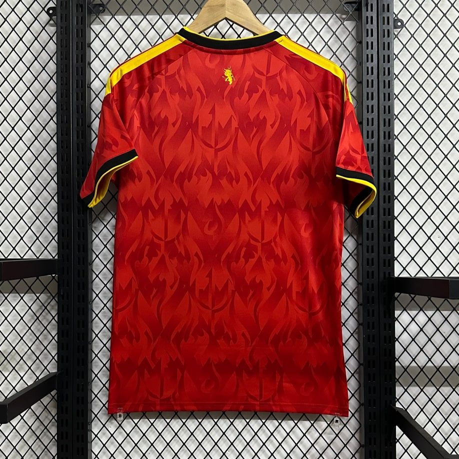 Maillot domicile Belgique 25/26 de Le 12 -ème Maillot, maillot de football avec le logo de la Belgique, devant blanc avec accents rouges et noirs
