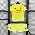 Maillot de gardien pour enfant Real Madrid 2025-26, marque Le 12 -ème Maillot, avec détails du kit de football.
