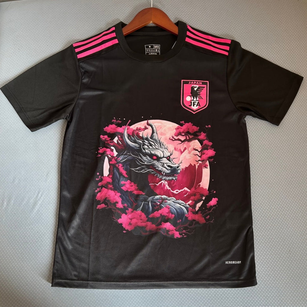 Maillot de rugby Le 12 -ème Maillot, taille 25/26, modèle japonais noir, tissu léger et respirant, vue de face.