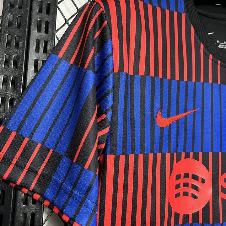 Maillot d'entraînement FC Barcelone 2024-2025 Le 12, maillot de football bleu avec logo du club.