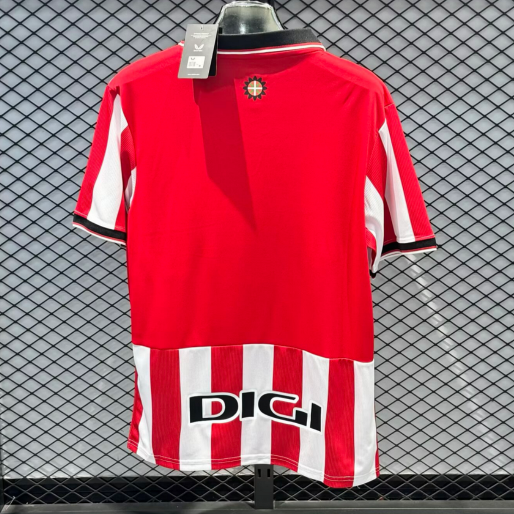 Maillot domicile Athletic Bilbao 25/26, marque Le 12 -ème Maillot, avec logo et couleurs rouges et blanches.