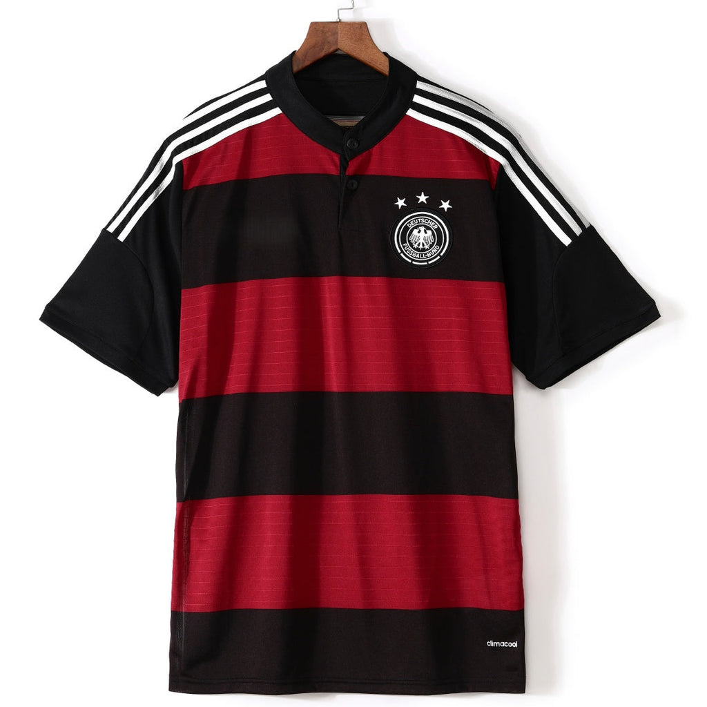 Maillot rétro de l'équipe d'Allemagne 2014 à l'extérieur, marque Le 12 -ème Maillot, vue de face avec logo et détails du design