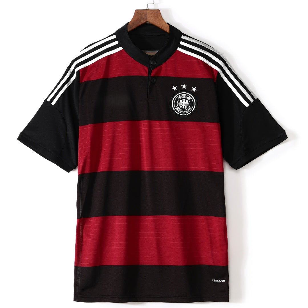 Maillot rétro de l'équipe d'Allemagne 2014 à l'extérieur, marque Le 12 -ème Maillot, vue de face avec logo et détails du design