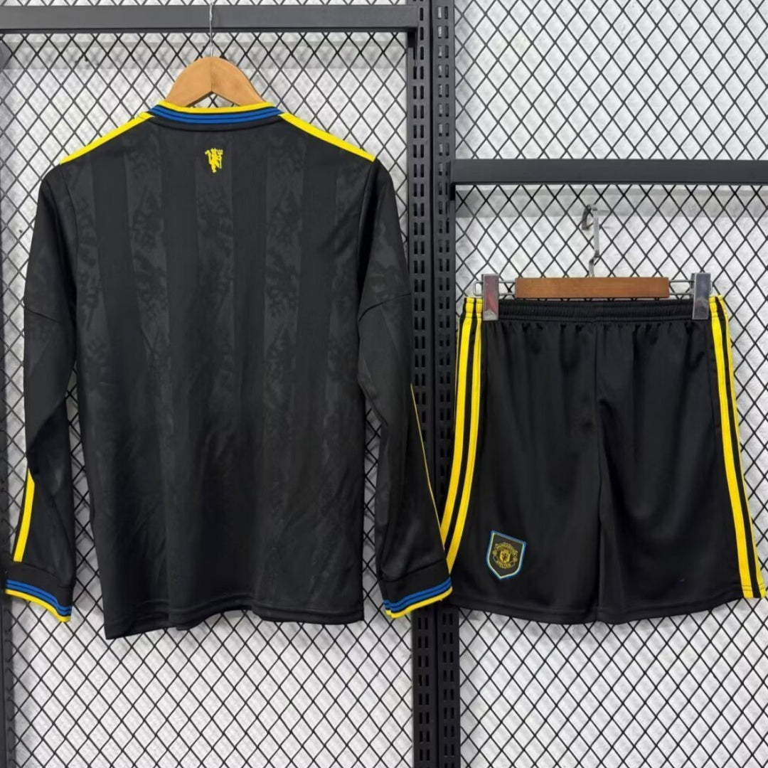 Ensemble Manchester United troisième maillot adulte 25/26, manches longues, de la marque Le 12 -ème Maillot, vue de face.