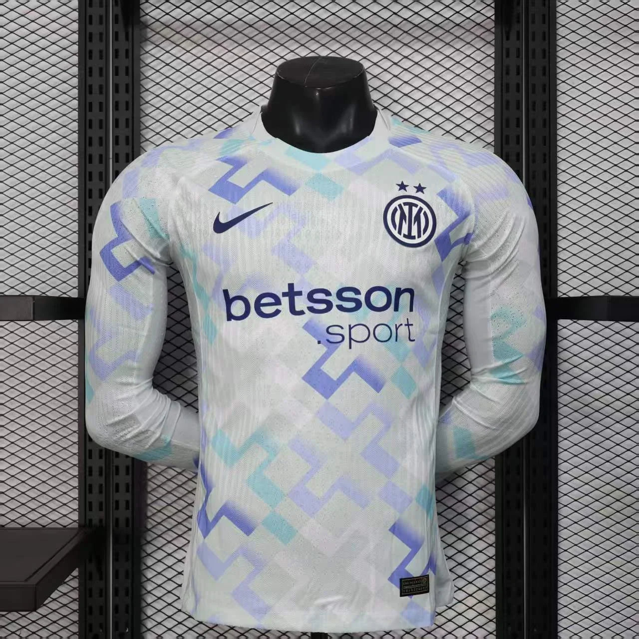 Maillot extérieur à manches longues de l'Inter Milan 2025-26, par Le 12 -ème Maillot, vue de face avec logo et détails du maillot