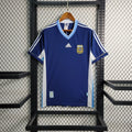 Maillot de football rétro Argentine 1998, marque Le 12 -ème Maillot, vue front avec logo et détails traditionnels.