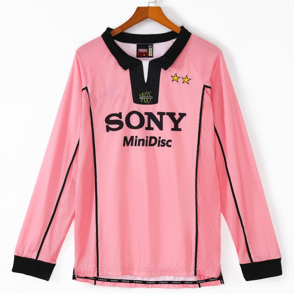 Maillot Juventus extérieur rétro 1997-1998 à manches longues, marque Le 12 -ème Maillot, détail visible sur le maillot.