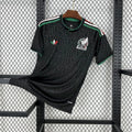 Maillot extérieur de l'équipe Mexique 2025-26, marque Le 12, vue de face avec logo et détails colorés.