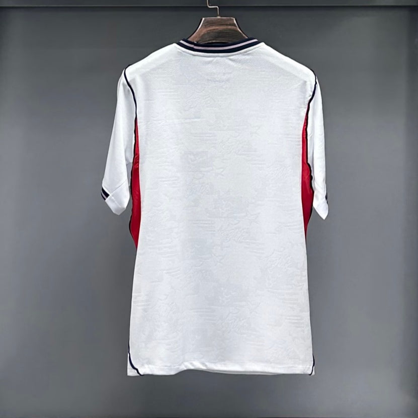 Maillot domicile Angleterre 25/26 de Le 12-ème Maillot, maillot de football avec logo et design officiel, vue de face.
