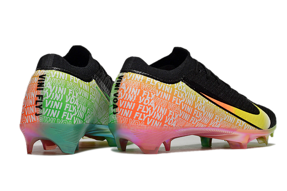 Crampons Mercurial Superfly IX Elite de Le 12 -ème Maillot, vue des pointes en acier et semelle en caoutchouc.