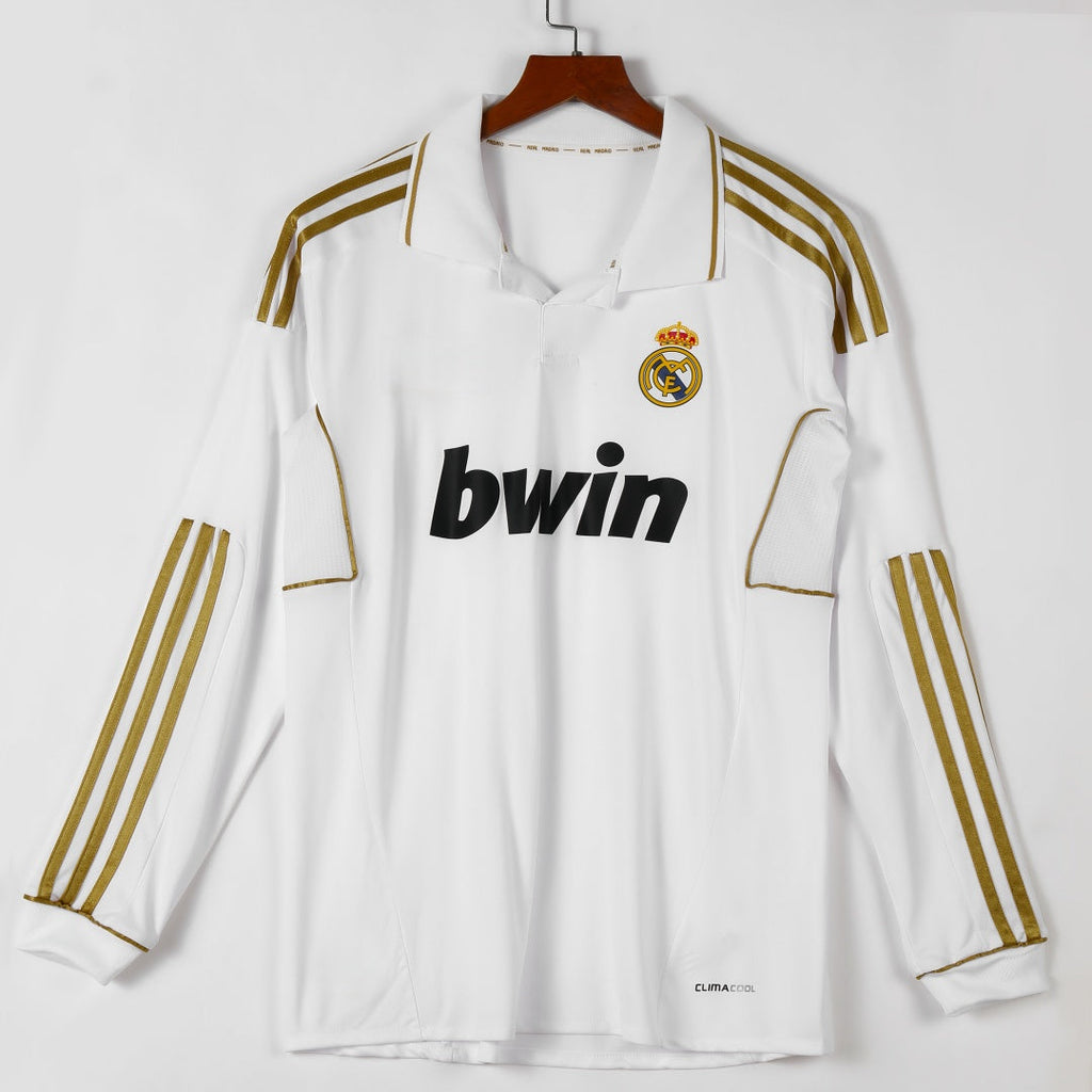 Maillot rétro domicile de Real Madrid 2011-2012 à manches longues, par Le 12 -ème Maillot, en blanc avec détails en bleu