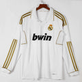 Maillot rétro domicile de Real Madrid 2011-2012 à manches longues, par Le 12 -ème Maillot, en blanc avec détails en bleu