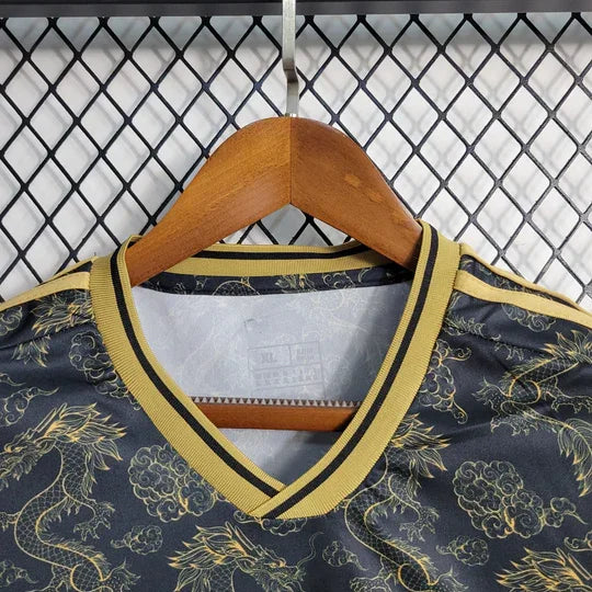 Maillot Japon concept 2023-2024 Dragon de Le 12 -ème Maillot, jersey de football avec design dragon bleu et blanc.