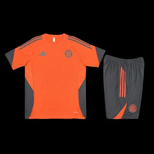 Ensemble Bayern de Le 12 -ème Maillot, maillot et shorts sportifs avec logo Bayern Munich, couleurs traditionnelles du club.