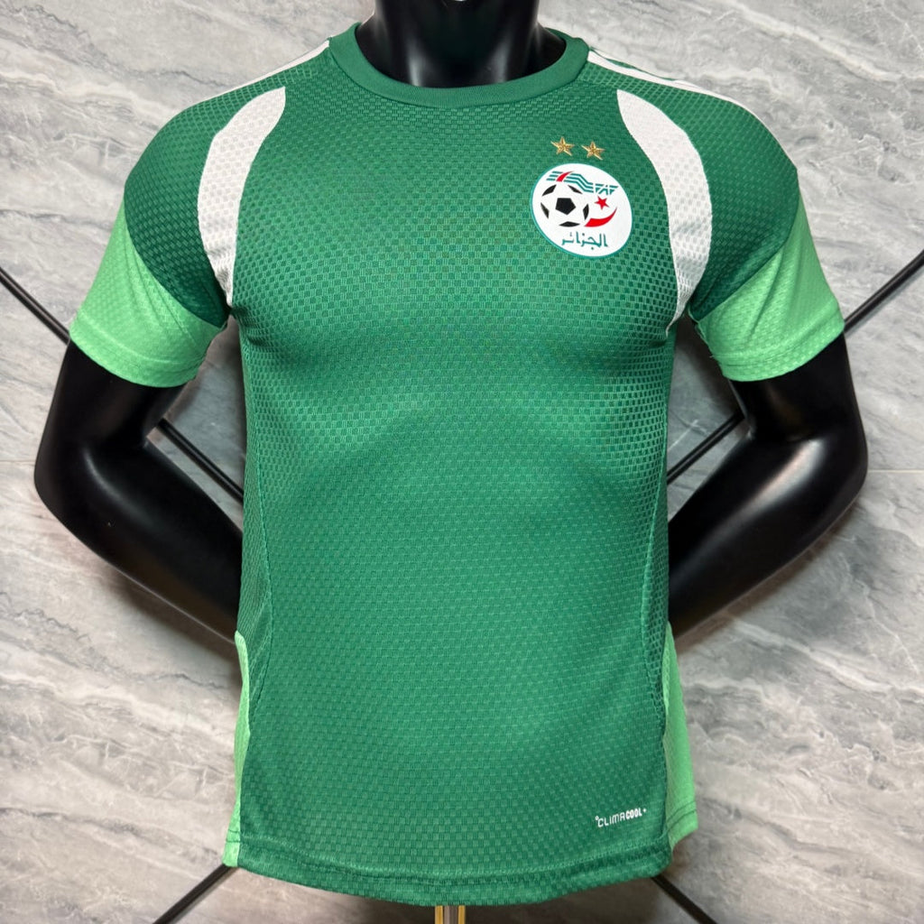 Maillot de football vert Algérie 25/26 Le 12-ème Maillot, jersey de joueur avec logo et détails sportifs visibles.