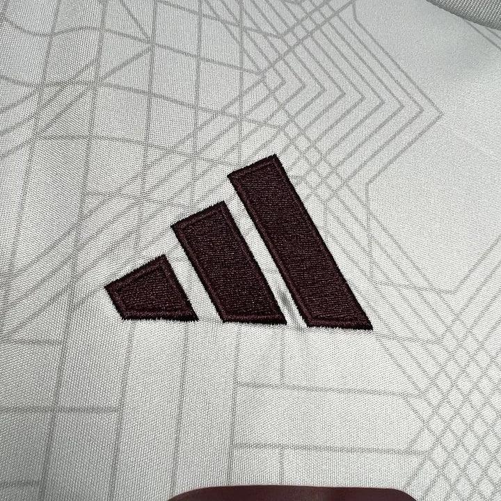 Maillot de football Ajax Amsterdam 2024-2025 troisième édition, marque Le 12 -ème Maillot, vue du maillot de l'équipe.