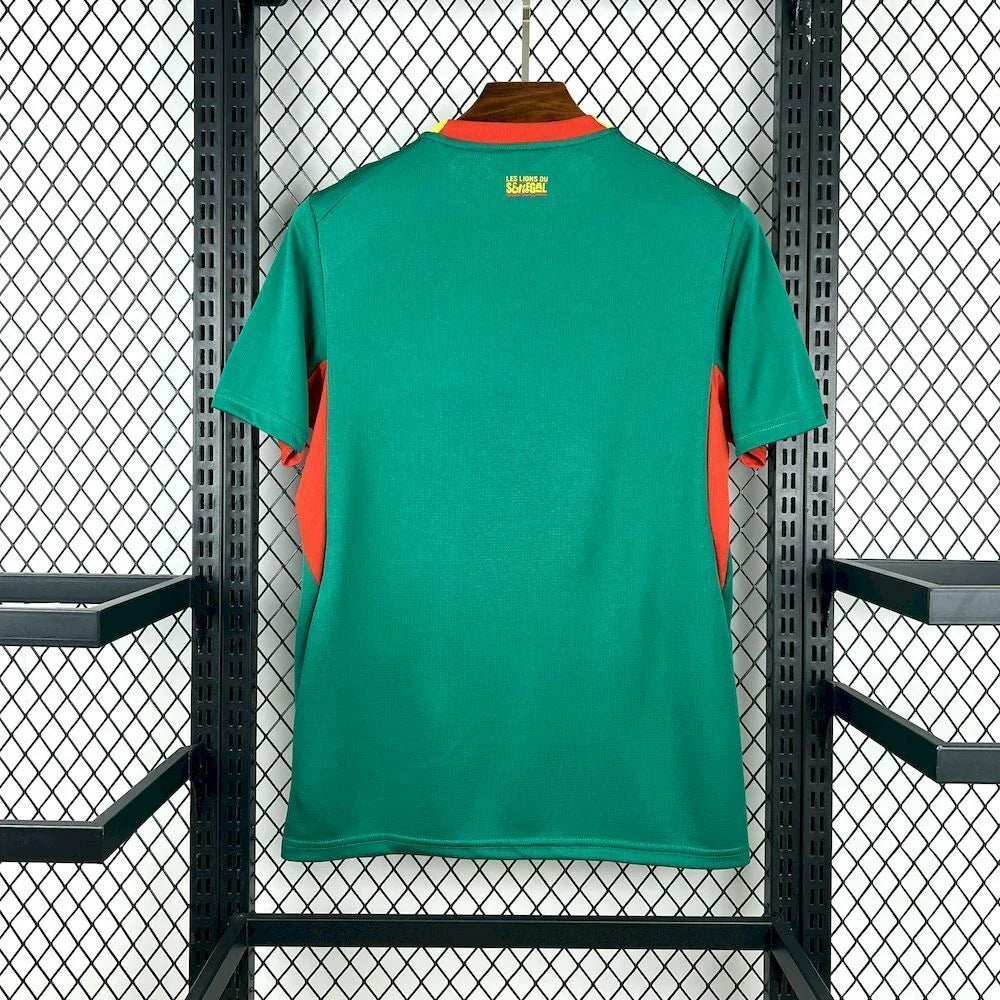 Maillot du Sénégal pour la Coupe du Monde 2026, de la marque Le 12 -ème Maillot, avec les couleurs et le logo du Sénégal.