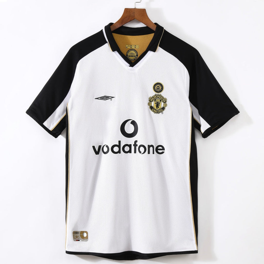 Maillot rétro Manchester United 2001-2002, modèle spécial Le 12-ème Maillot, vue front avec logo et détails du maillot.