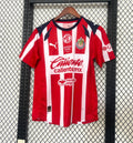 Maillot de football Le 12 -ème Maillot Guadalajara 25/26, maillot sportif avec logo et détails colorés, vue de face.