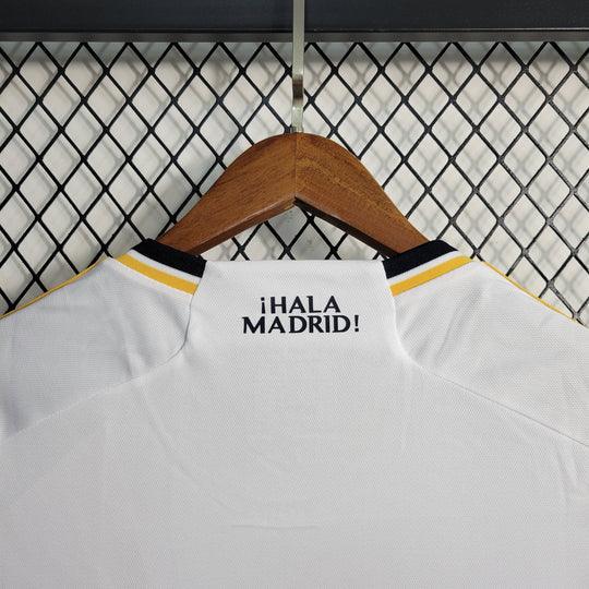Maillot domicile de la saison 2023-2024 du Real Madrid, marque Le 12 -ème Maillot, vue de face avec logo et détails du maillot