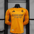 Maillot à manches longues Real Madrid 2024-2025, marque Le 12-ème Maillot, vue de face avec logo et détails du maillot.