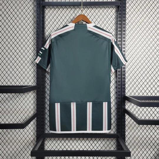 Maillot extérieur Manchester United saison 2023-2024, marque Le 12 -ème Maillot, vue du devant avec logo et détails de design.