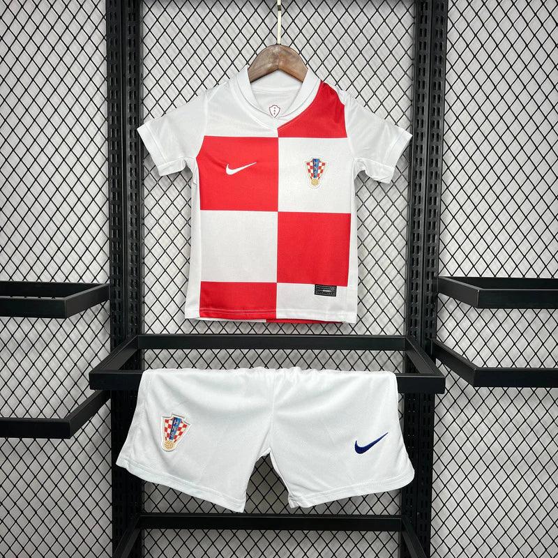 Kit enfant Croatie domicile 2024/2025 Le 12 -ème Maillot, maillot de football avec logo et motifs croates visibles.